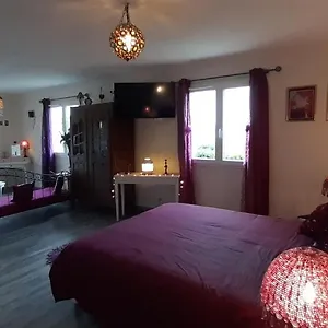 La Clé Des Anges Avec Piscine Chauffée Séjour chez l'habitant Egliseneuve-pres-Billom